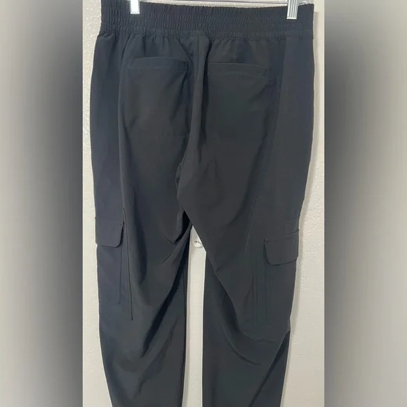 Athleta Black Cargo Jogger Pants Women’s Size 6 - Picture 4 of 7
